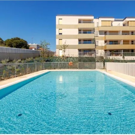 A Estrenar Amplio Con Piscina Y Parking Getxo