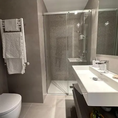 A Estrenar Amplio Con Piscina Y Parking *