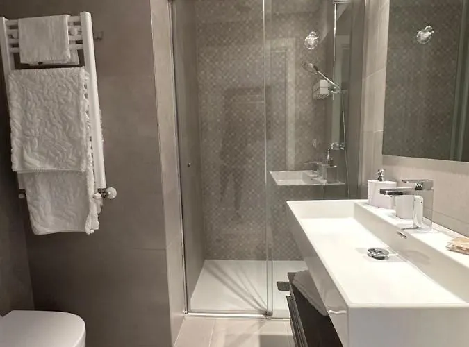 A Estrenar Amplio Con Piscina Y Parking *